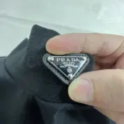 PRA 23FW 素色簡約 三角標小logo 鐵牌 高領長袖T恤 打底衫 內搭：圖片 11