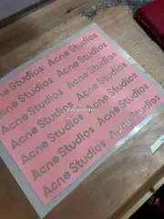 【現貨】Acne Studios 25SS 原廠鉚釘logo字母 圓領純棉短袖T恤 卡其色：圖片 10