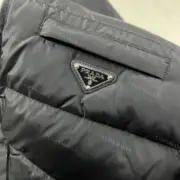 PRA 21SS 素色簡約 三角標小logo 白鴨絨羽絨背心馬甲：圖片 16