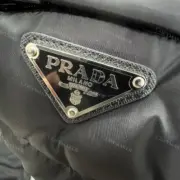 PRA 21SS 素色簡約 三角標小logo 白鴨絨羽絨背心馬甲：圖片 18