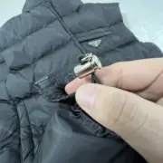 PRA 21SS 素色簡約 三角標小logo 白鴨絨羽絨背心馬甲：圖片 20