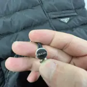 PRA 21SS 素色簡約 三角標小logo 白鴨絨羽絨背心馬甲：圖片 21