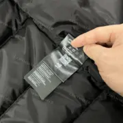 PRA 21SS 素色簡約 三角標小logo 白鴨絨羽絨背心馬甲：圖片 26