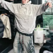 【現貨】巴黎 BLC 24FW 秀款 膠帶 繃帶logo 水洗做舊 破壞 帽T連帽衛衣帽衫 灰色：圖片 4