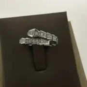 【預售】BVLGAI 寶格li Serpenti Viper 靈蛇系列 白金V金 滿鑽莫桑鑽 單環戒指：圖片 3