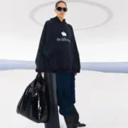 【現貨】巴黎 BLC 22FW 暴雪秀款 Be different. 蘋果刺繡 帽T 連帽衛衣 重磅