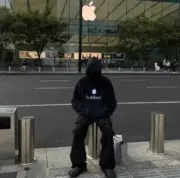 【現貨】巴黎 BLC 22FW 暴雪秀款 Be different. 蘋果刺繡 帽T 連帽衛衣 重磅：圖片 4