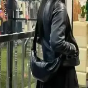 【現貨】LEMAIRE Croissant Bag 羊皮 牛角包流浪包可頌包側背包斜背包 小號 黑色：圖片 5