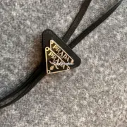 【現貨】PRA 20SS Bolo 原廠三角牌三角標徽章皮革 領結 領帶 黑色：圖片 10