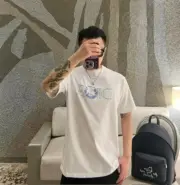 【618新品】D1OR x HYLTON NEL 25SS 聯名貓咪刺繡 短袖T恤 二色：圖片 5