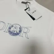 【618新品】D1OR x HYLTON NEL 25SS 聯名貓咪刺繡 短袖T恤 二色：圖片 10