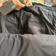 PRA 24SS Ripped-Triangle 三角標貼布 水洗 簡約素色 短袖T恤：圖片 6