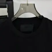 PRA 24SS Ripped-Triangle 三角標貼布 水洗 簡約素色 短袖T恤：圖片 11