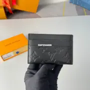 【預售】1V Monogram Shadow 經典老花壓紋壓花 卡套卡包卡夾小包 牛皮 黑色：圖片 6