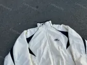 【現貨】BLC 巴黎 23FW 秀款 3B sports Icon 刺繡Logo 復古 運動外套夾克衝鋒衣 奶白：圖片 9