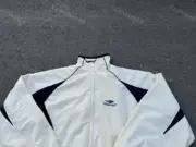 【現貨】BLC 巴黎 23FW 秀款 3B sports Icon 刺繡Logo 復古 運動外套夾克衝鋒衣 奶白：圖片 10