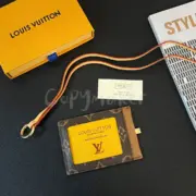 1V M30763 Taïgarama 經典老花都會 頸掛式證件套 卡片夾 卡套 黑色：圖片 17